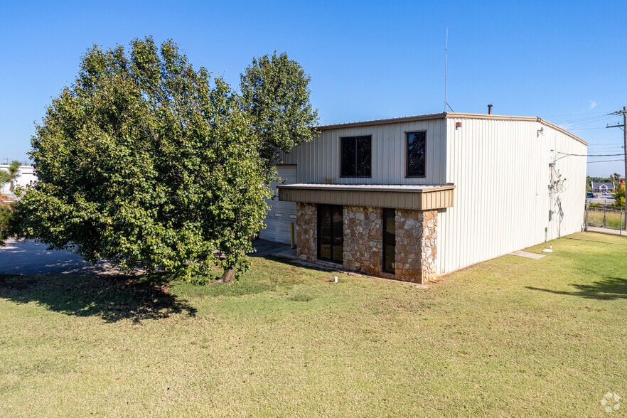 Industrial Investment - OKC portfolio of 2 properties for sale on LoopNet.com - Primary Photo - Image 3 of 11