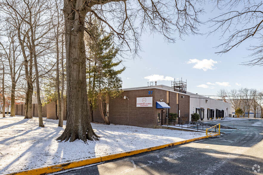 27 Cotters Ln, East Brunswick, NJ for lease - Primary Photo - Image 1 of 10