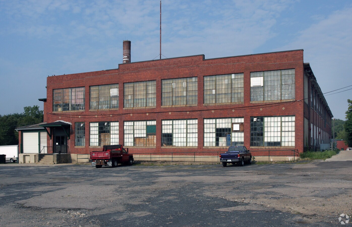 1265 Mendon Rd, Woonsocket, RI 02895