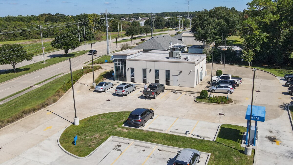 329 W Pont Des Mouton Rd, Lafayette, LA 70507 Hancock Whitney Bank STNL