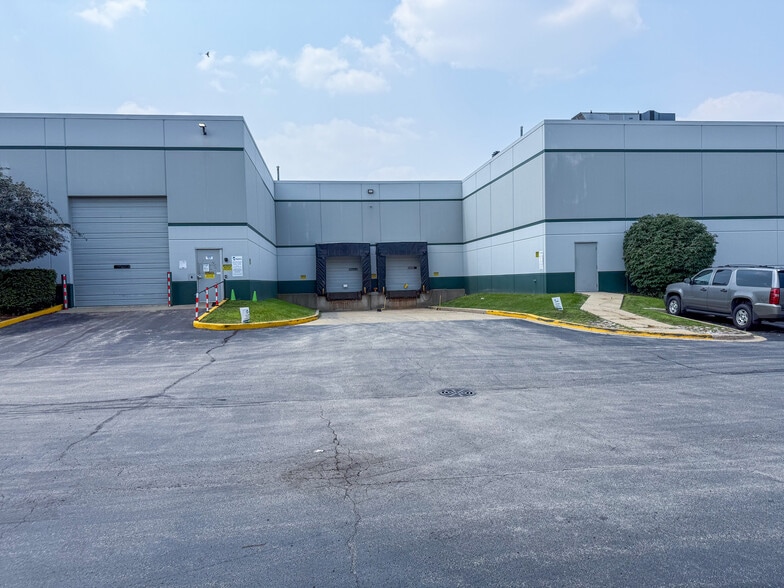 1400 Crispin Dr, Elgin, IL for lease - Building Photo - Image 3 of 12