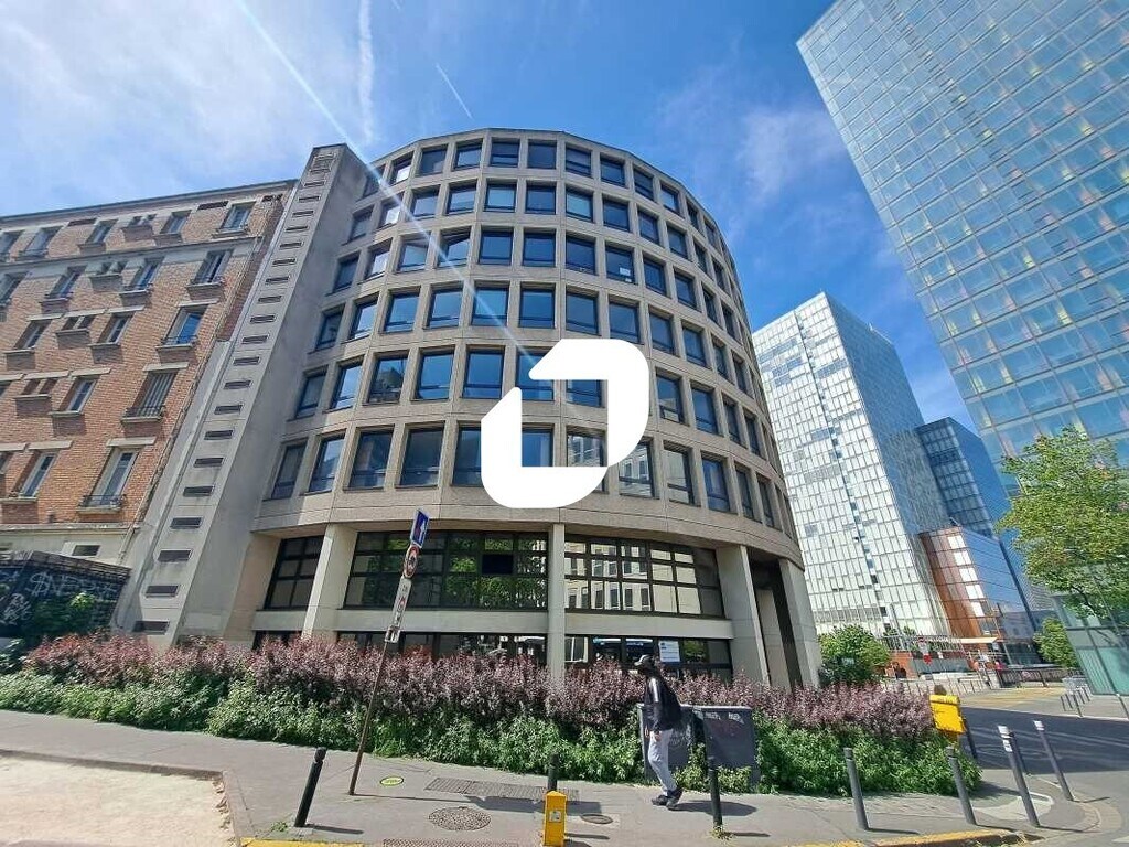 Location Bureaux 182 m² - Photo 1