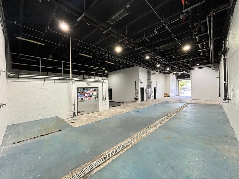 120 NW 24th St, Miami, FL for lease - Building Photo - Image 3 of 13