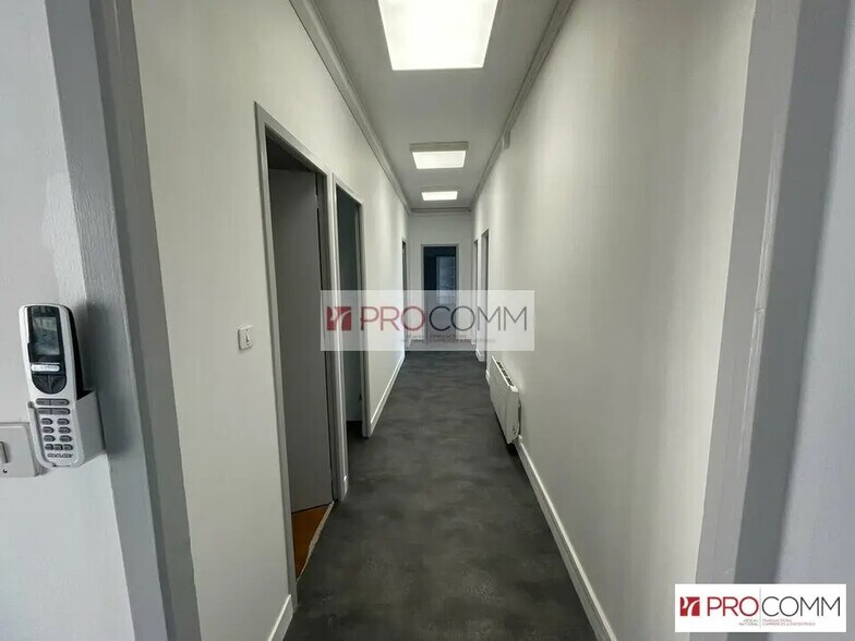 Office in Chartres for lease - Interior Photo - Image 3 of 10