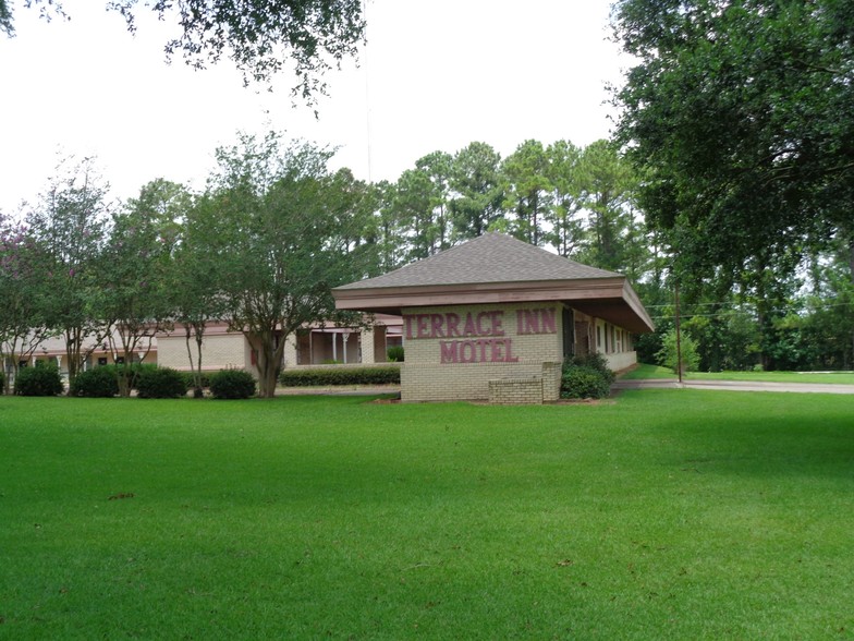 915 W Tunica Dr, Marksville, LA for sale - Building Photo - Image 1 of 1