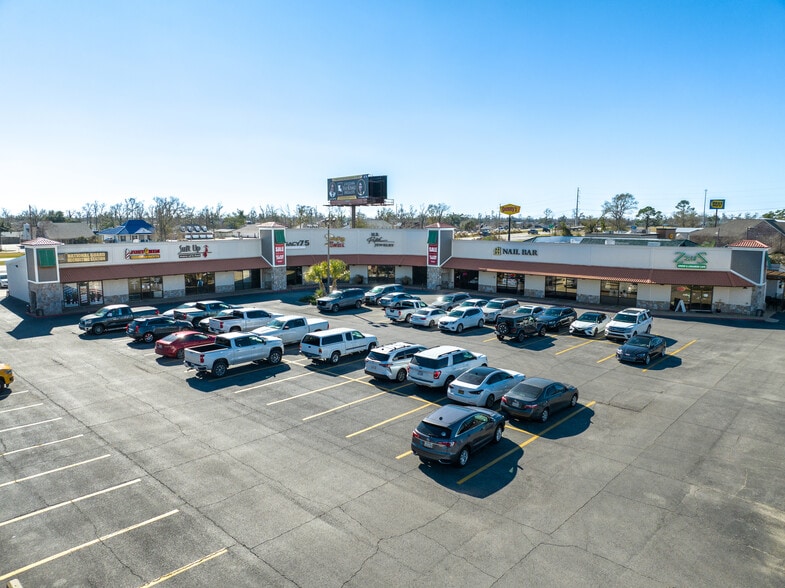 600 Blk Of W Prien Lake Rd, Lake Charles, LA for lease - Building Photo - Image 2 of 4