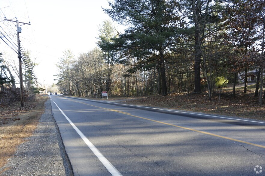 55 Rockingham Rd, Londonderry, NH 03053