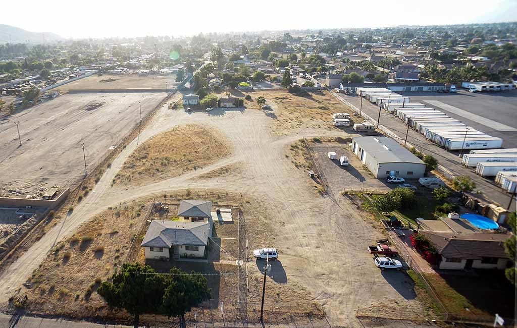 2688 S Lilac Ave, Bloomington, CA 92316 | LoopNet.com
