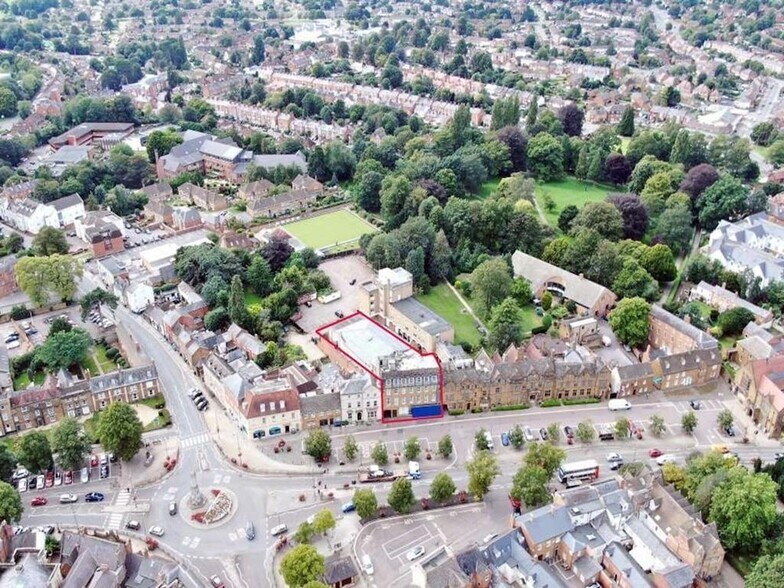 Horse Fair, Banbury for sale - Building Photo - Image 2 of 14