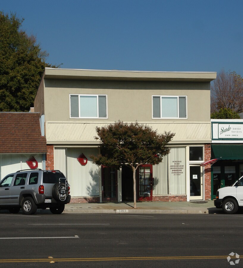 1363 Foothill Blvd, La Canada Flintridge, CA 91011
