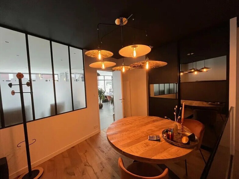 Office in Vannes for lease - Building Photo - Image 2 of 9