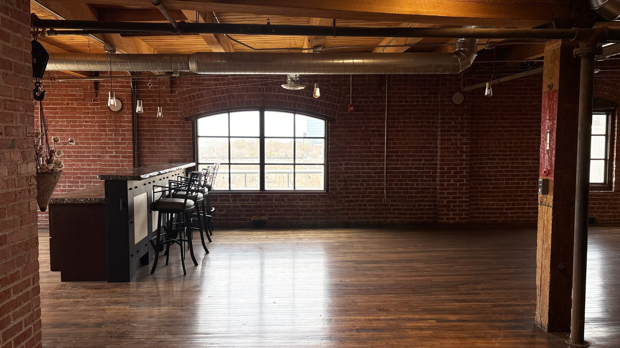 4 E Sheridan Ave, Oklahoma City, OK for lease Interior Photo- Image 1 of 6
