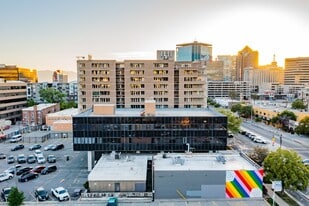 Broadway Plaza - Loft