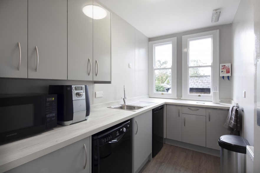 Trevenson Ln, Pool for lease - Interior Photo - Image 3 of 13