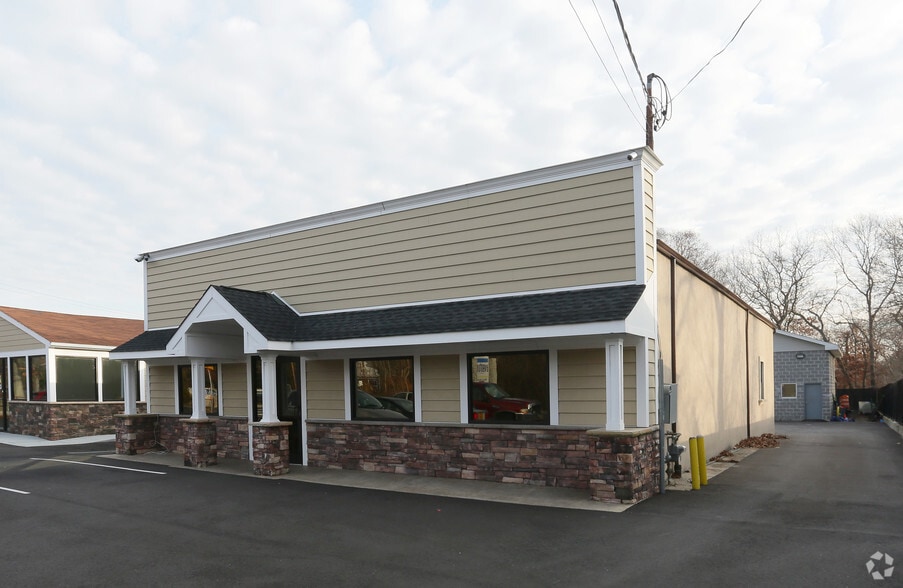 1101 Waverly Ave, Farmingville, NY for lease - Primary Photo - Image 1 of 3