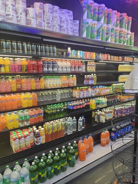 906 E 180th St, Bronx, NY for lease - Building Photo - Image 3 of 7