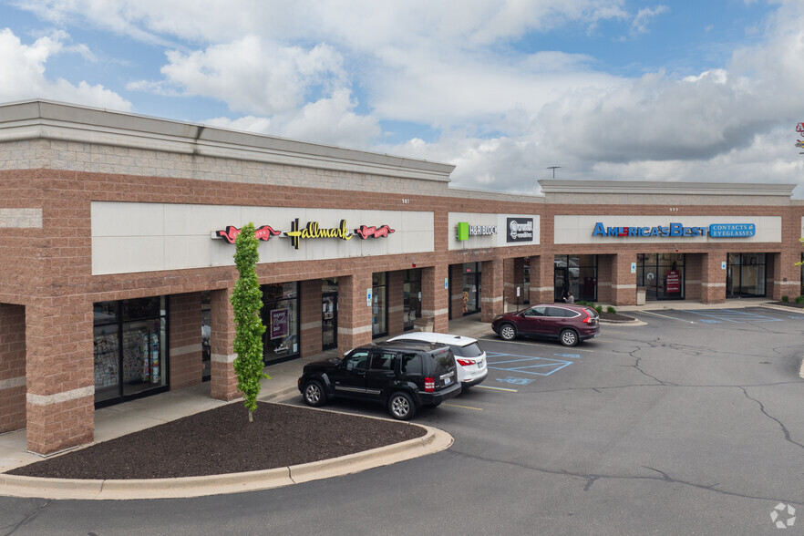 416-510 N Marketplace Blvd, Lansing, MI for lease - Building Photo - Image 1 of 7