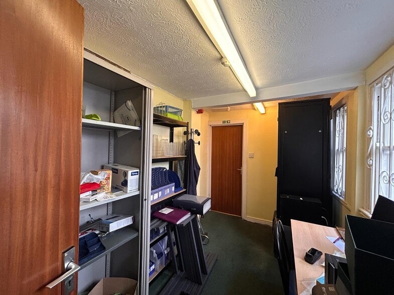 34 Queens Rd, Brighton for lease - Interior Photo - Image 1 of 8