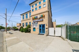 351 Sand Ln, Staten Island, NY for lease Interior Photo- Image 2 of 13