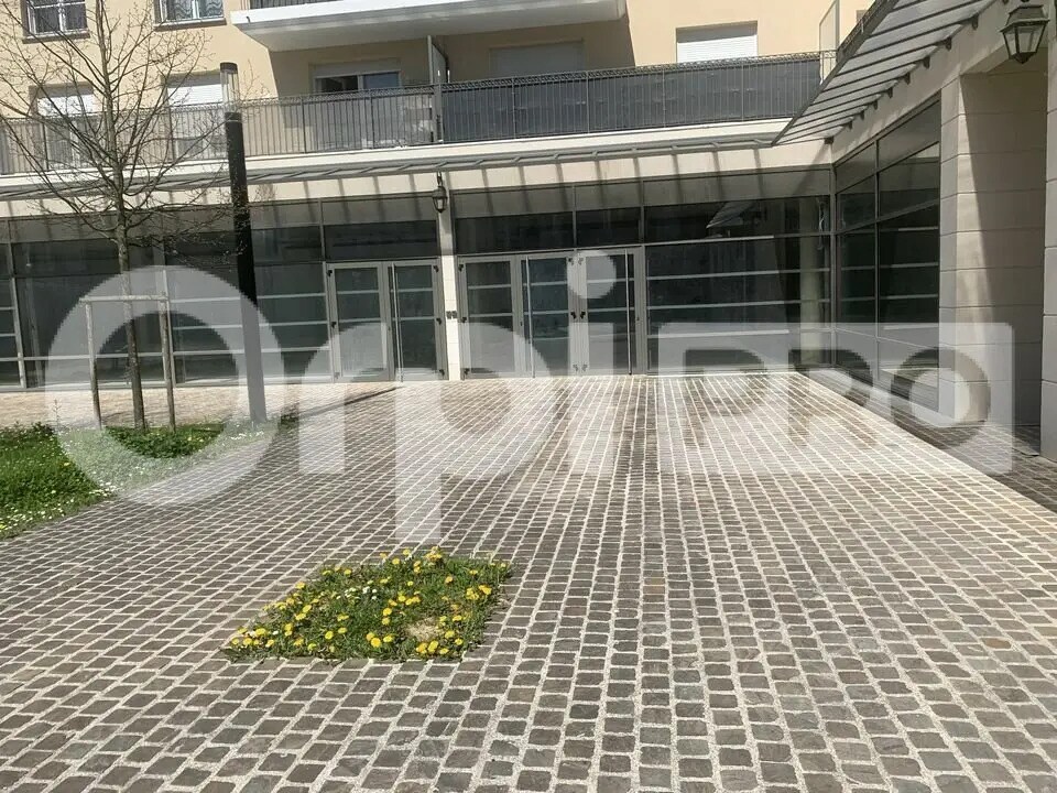 Location Commerce 117 m² - Photo 1