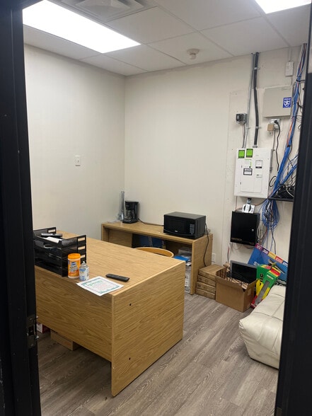 12046 Fort Rd NW, Edmonton, AB for lease - Interior Photo - Image 2 of 36