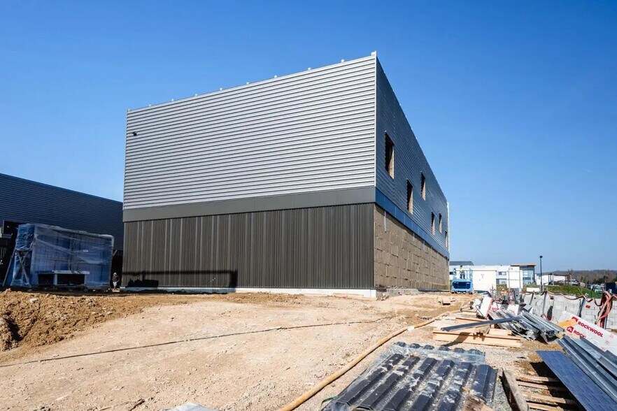 Industrial in Courtry for lease - Building Photo - Image 3 of 12