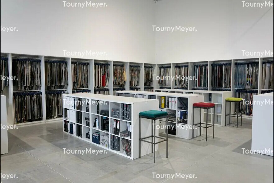 Flex in Thouaré-sur-Loire for sale - Building Photo - Image 2 of 7