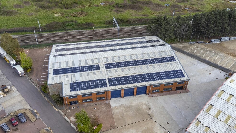 Old Parkbury Ln, St Albans for lease - Building Photo - Image 2 of 8