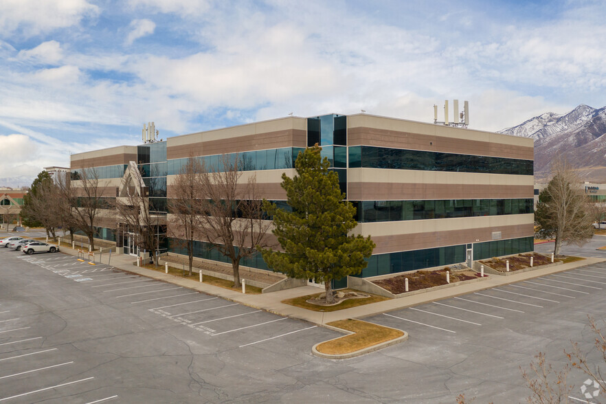 66 E Wadsworth Park Dr, Draper, UT for lease - Primary Photo - Image 1 of 5