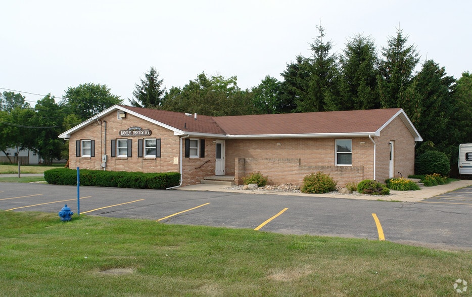 923 N Oakland St, Saint Johns, MI for lease - Primary Photo - Image 1 of 9