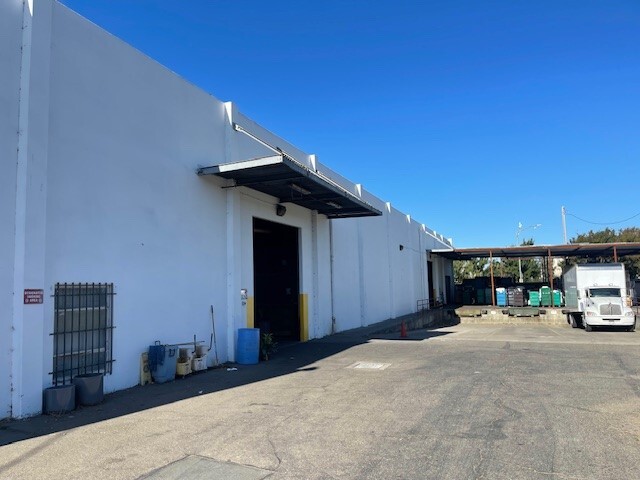 1025 98th Ave, Oakland, CA for lease - Building Photo - Image 3 of 6