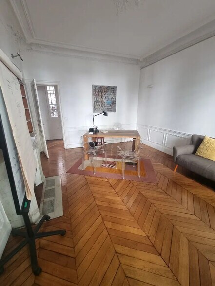 8 Bis Avenue Percier, Paris for lease - Interior Photo - Image 2 of 7
