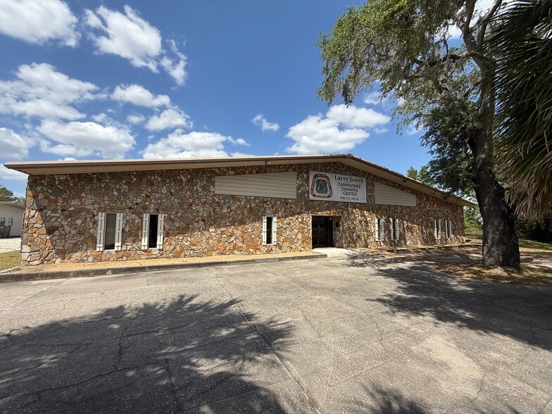 2 Buildings Totaling 21,307 SF on 2 Acre portfolio of 2 properties for sale on LoopNet.com - Building Photo - Image 2 of 9