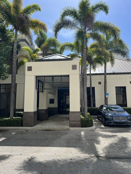 400 Hibiscus St, West Palm Beach, FL for lease - Building Photo - Image 2 of 6