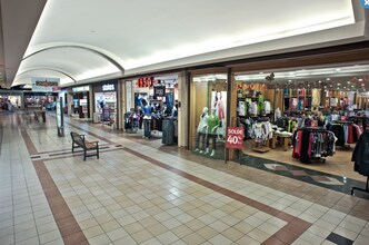 40 Rue Évangéline, Granby, QC for lease Interior Photo- Image 2 of 4