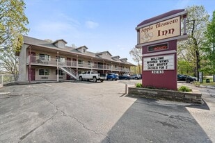 Apple Blossom Inn - Motel