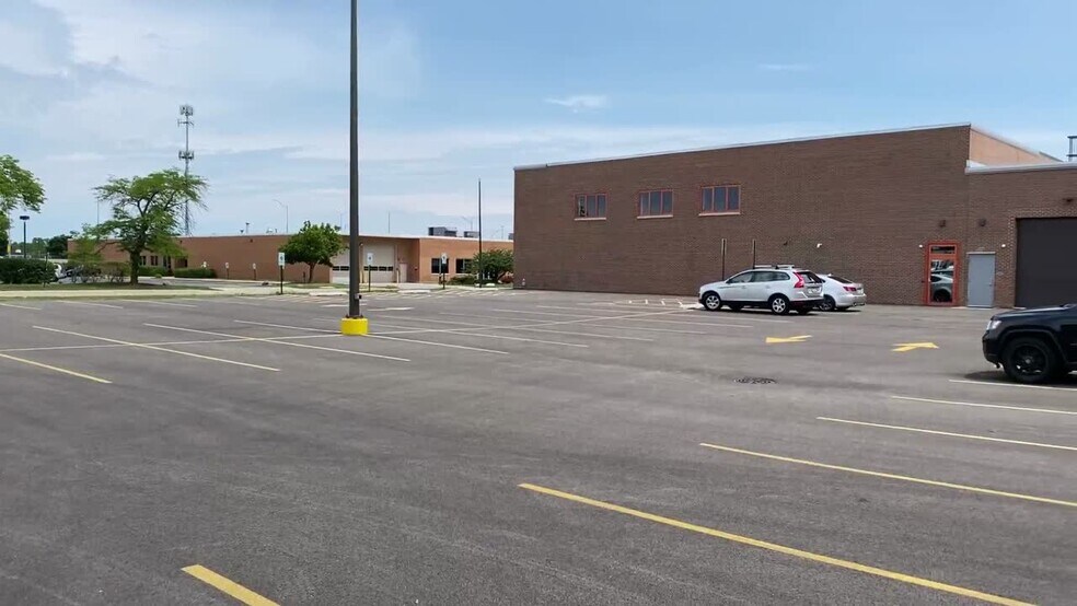 3005 MacArthur Blvd, Northbrook, IL for lease - Commercial Listing Video - Image 2 of 11