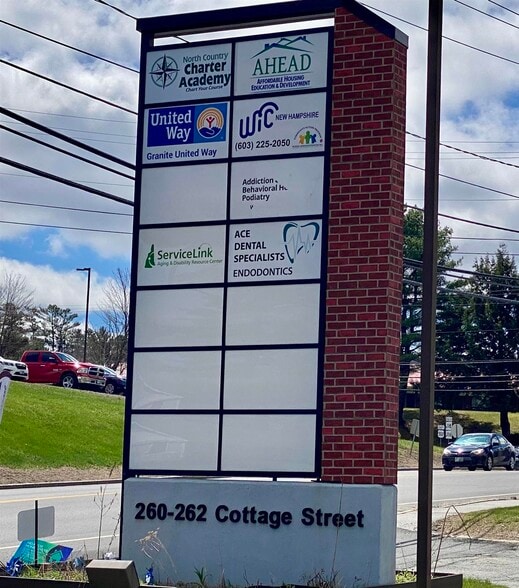 260-262 Cottage St, Littleton, NH for lease - Building Photo - Image 2 of 7