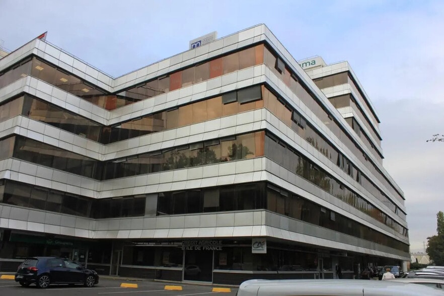 Office in Cergy for lease - Building Photo - Image 2 of 10