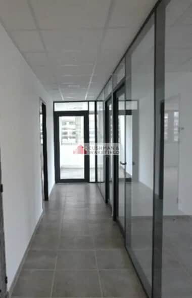 Office in Nîmes for lease - Interior Photo - Image 2 of 3