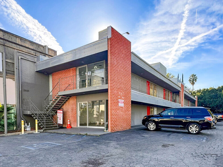 16218 Ventura Blvd, Encino, CA for lease - Building Photo - Image 1 of 3