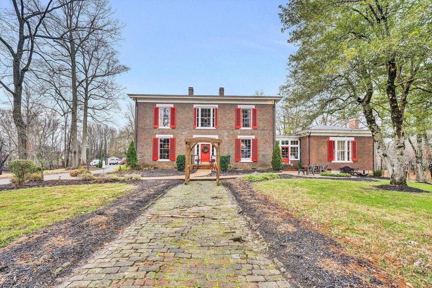 50 Floyd Ave, Rocky Mount, VA for sale - Primary Photo - Image 1 of 6