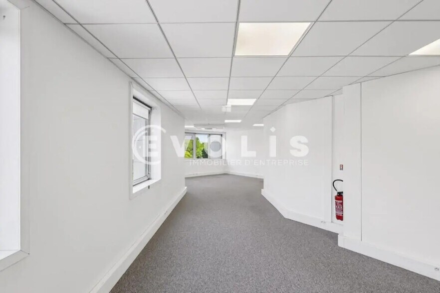 1-3 Allée Edmee Lheureux, Joinville-le-Pont for lease - Interior Photo - Image 2 of 14