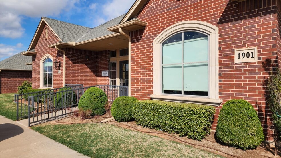 1901 W 33rd St, Edmond, OK for lease - Building Photo - Image 1 of 33
