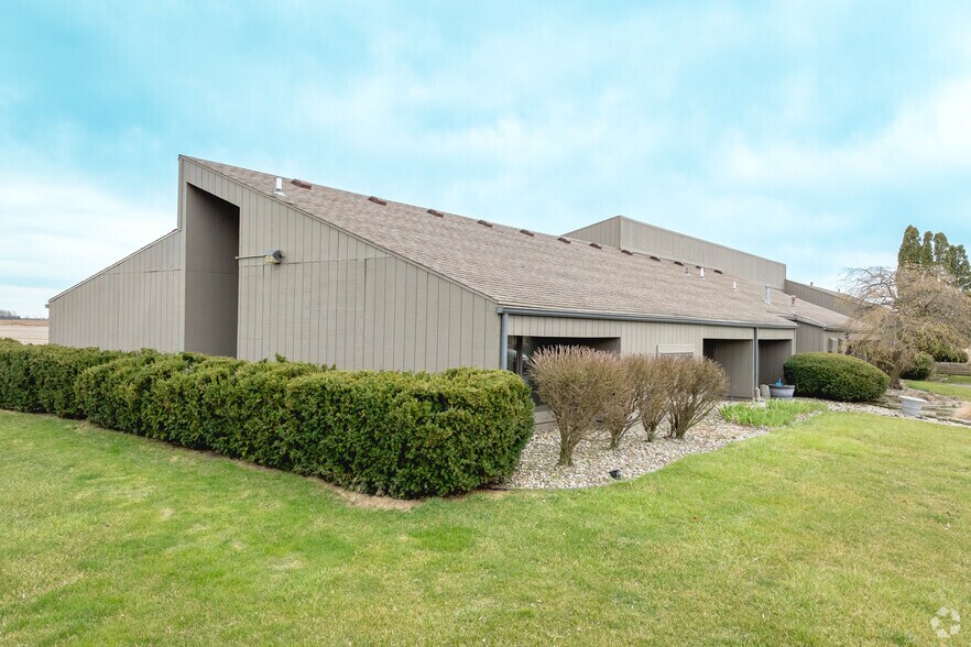 13001-13003 Roachton Rd, Perrysburg, OH for lease - Building Photo - Image 2 of 8