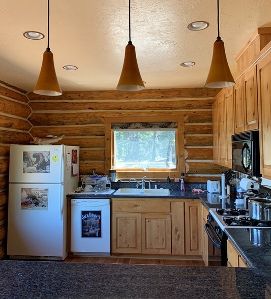 490 Bear Paw Trl, Trinity Center, CA for sale - Building Photo - Image 2 of 32