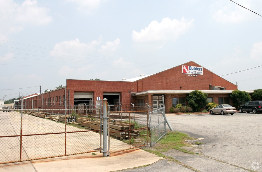 200 E Market Center Dr, High Point, NC for lease - Primary Photo - Image 1 of 9