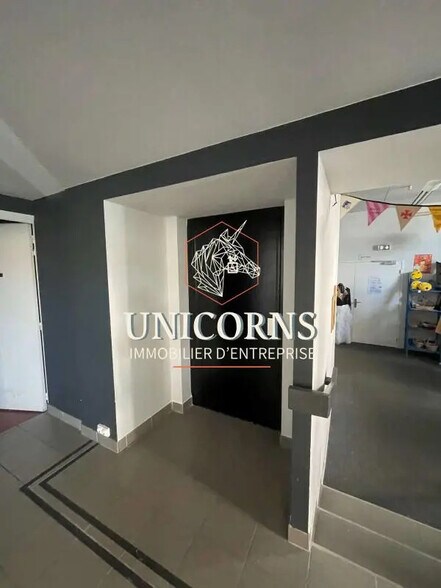 Office in Cugnaux for sale - Lobby - Image 3 of 4