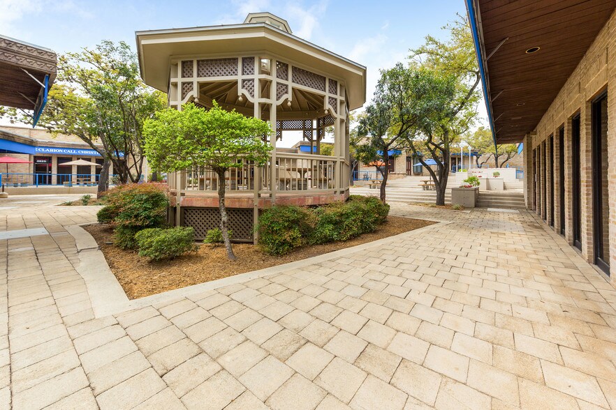 4801-4885 Fredericksburg Rd, San Antonio, TX for lease - Building Photo - Image 2 of 7