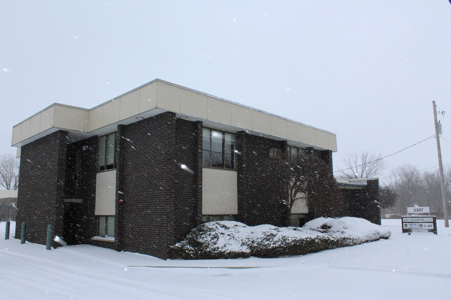 3307 E Kilgore Rd, Kalamazoo, MI 49001